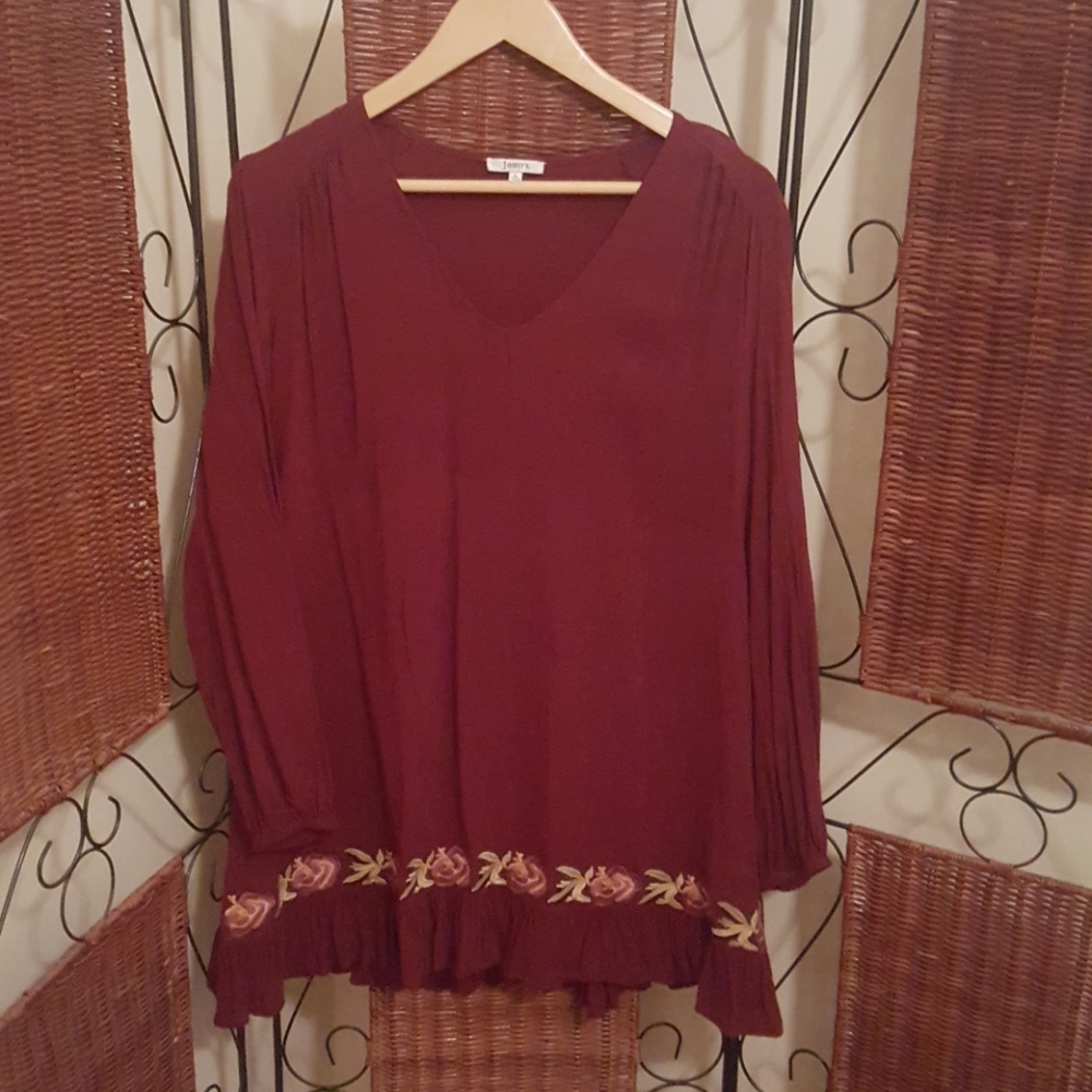 Floral embroidered tunic